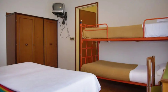 Четырёхместный номер Standard с балконом Hotel Valle Intelvi