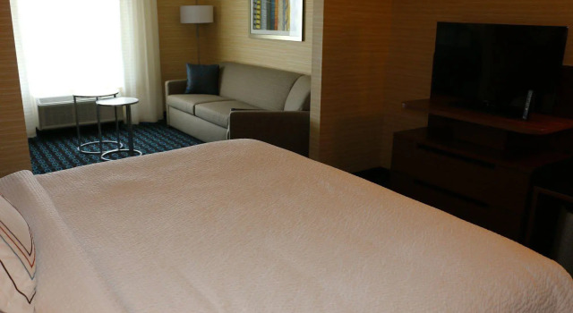 Fairfield Inn & Suites by Marriott Bowling Green, Забронировать Отель Боулинг-Грин штат Огайо, рядом с Stroh Center