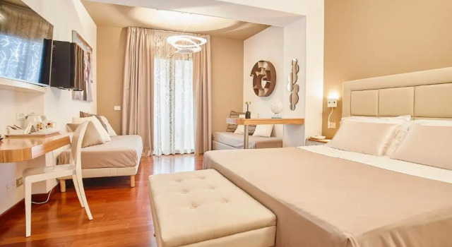 Четырёхместный номер Standard с видом на море Hotel La Tavernetta
