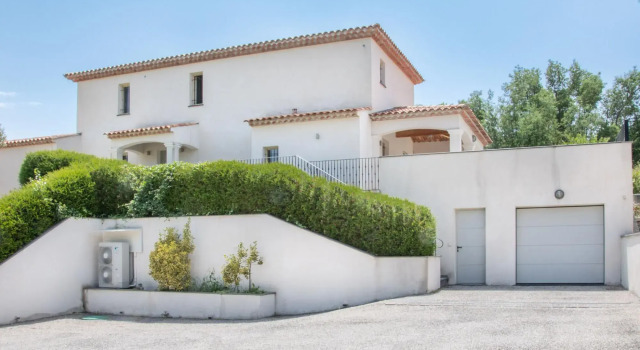 Villa in Le Plan-de-la-Tour with Pool, Забронировать Вилла Отели в центре План-де-ла-Тур, в центре