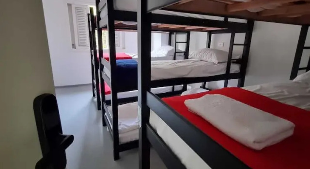 Кровать в общем номере Oh! Madalena Hostel