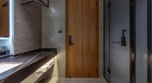 Люкс Walton International Hotel