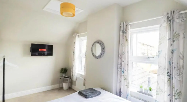 Коттедж Central Stamford Townhouse With Parking