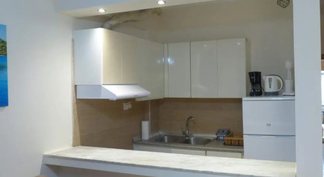 Апартаменты White Apartment 70m from the sea