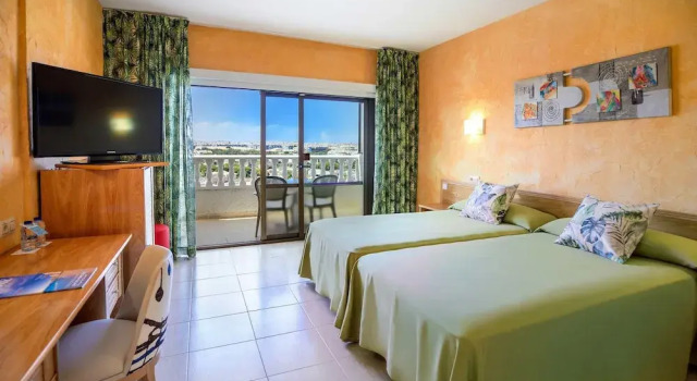 Двухместный номер Standard с балконом Hotel Servigroup La Zenia 4 Sup