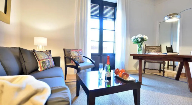 Полулюкс Deluxe Hotel Can Carol