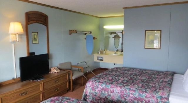 Greenbrier Inn, Забронировать Отель Отели Table Rock Lake с парковкой, Парковка