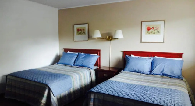 Четырёхместный номер Standard Gorham Motor Inn