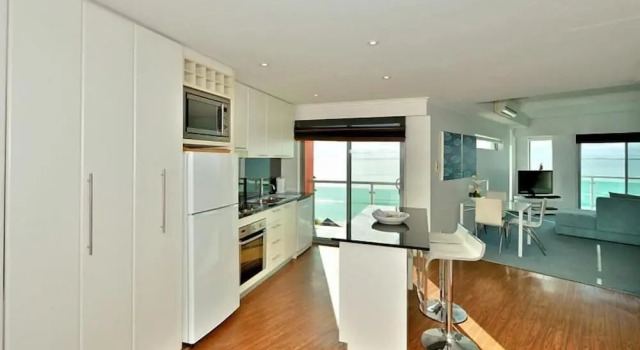 Sea Side 411
