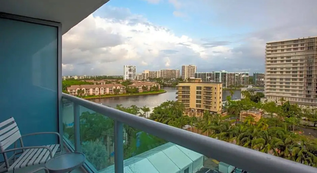 Четырёхместный номер Superior DoubleTree Resort by Hilton Hollywood Beach