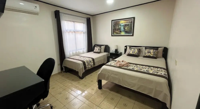 Трёхместный номер Standard c 1 комнатой HOTEL DEL RiO