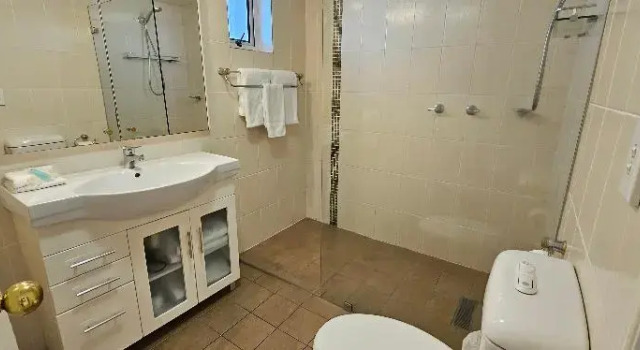 Апартаменты Deluxe Broadbeach Holiday Apartments, Store 19