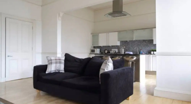 4 Bedroom Apartment In City Centre, Забронировать Апартаменты/квартира Апартаменты Эдинбурга, рядом с Scottish Widows Bank Plc, Апартаменты/квартира