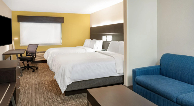 Четырёхместный номер Standard Holiday Inn Express Hotel & Suites Albuquerque - North Balloon Fiesta Park by IHG