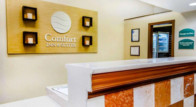 Comfort Inn & Suites, Buchen Sie Hotel La Grange Kentucky