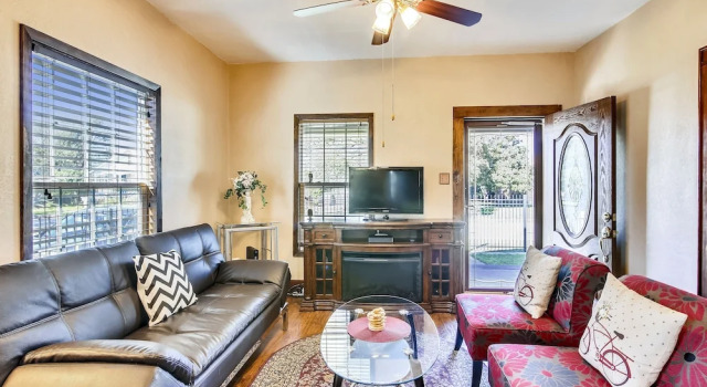 Hidden Haven 2 Bedroom Home, Забронировать Отель Галвестон Texas Gulf Coast, рядом с Galveston Island Railroad Museum and Terminal