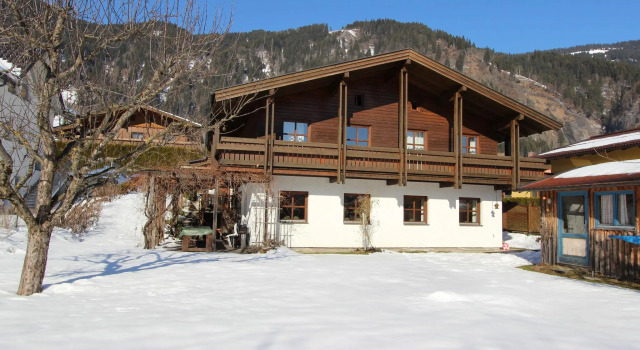 Quaint Mansion near ski bus in Goldegg, Prenota Chalet Goldegg Pongau