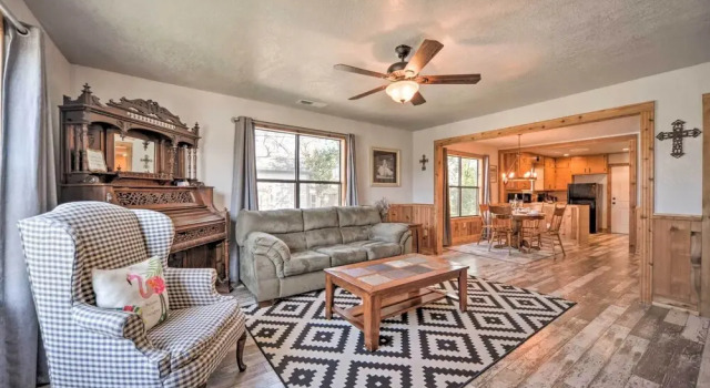 Коттедж Fredricksburg Vacation Rental at 'the Loft'!