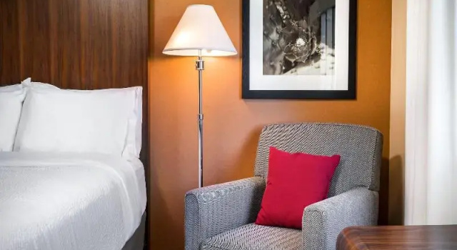 Четырёхместный номер Standard с красивым видом из окна Four Points By Sheraton At Phoenix Mesa Gateway Airport