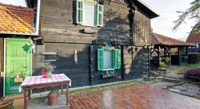 Traditional Holiday Home in Zagreb with Garden, Prenota Hotel Zagabria Croazia