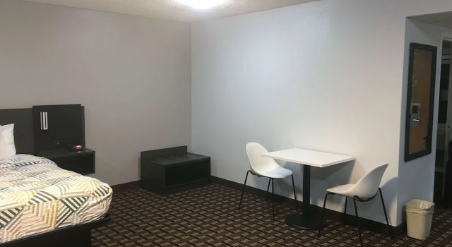 Четырёхместный номер Standard Studio 6 Suites Tupelo, MS - North