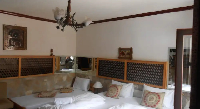 Четырёхместный номер Standard с балконом Villa Anri