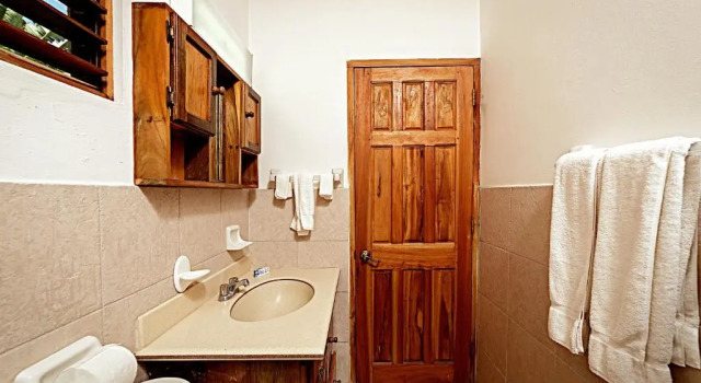 Люкс с красивым видом из окна Beach House Condos, Negril