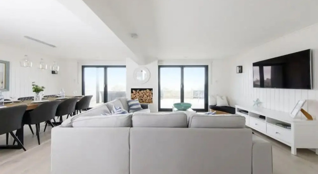 Luxury Seafront Family Home - Indoor Pool, Забронировать Отель Отели Исторического графства Суссекса с парковкой, Парковка