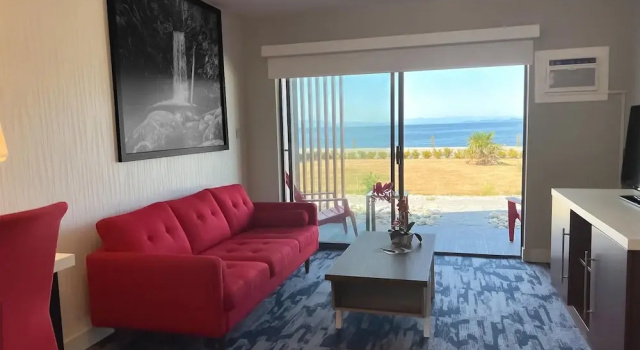 Люкс с 2 комнатами с балконом и с видом на океан The Oceanside, a Coast Hotel