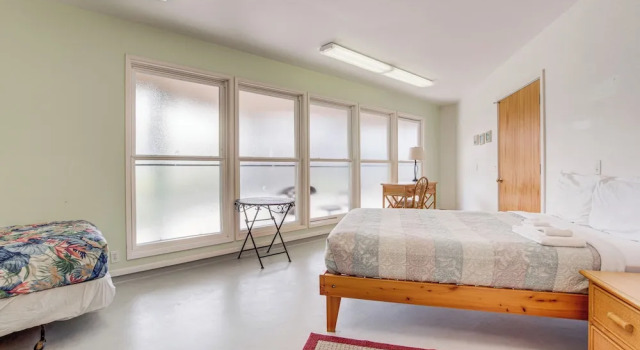 Oceanfront Keaau Gem: Ocean & Sunrise Views, Pool