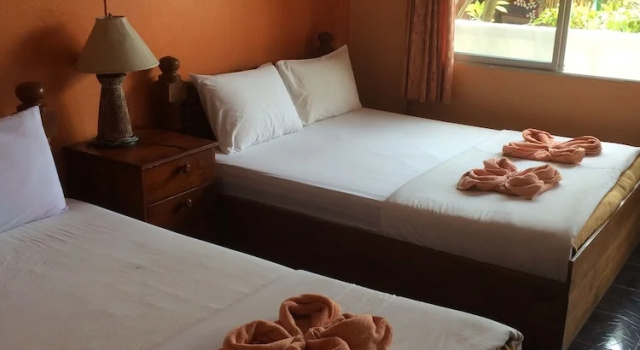 Четырёхместный номер Standard Baan Talay Guesthouse & Dormitory