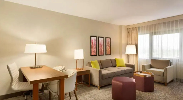 Hilton Phoenix Suites, Забронировать Отель Отели Финикс 3 звезды, рядом с Больница и медицинский центр Святого Иосифа, 3*