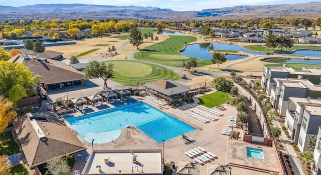 Villa #20 At Bloomington Country Club 3 Bedroom Condo
