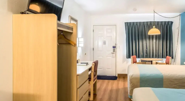 Четырёхместный номер Standard Motel 6 Albany, OR