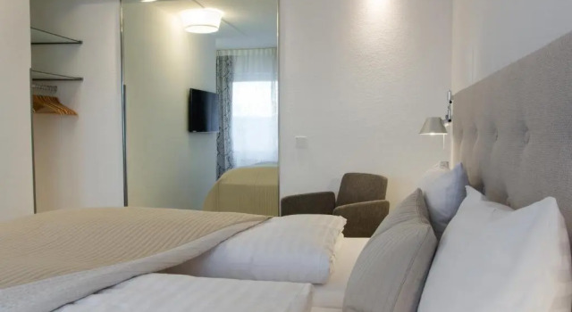 Полулюкс Hotel SiX