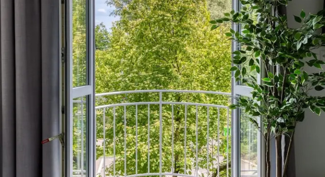 Люкс с балконом Limehome Garching bei München