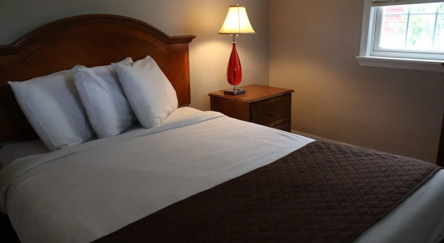 Апартаменты с 3 комнатами с балконом The Burgundy Inn Hotel and Apartments