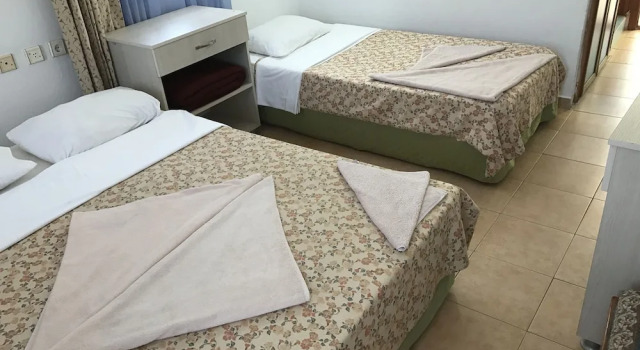 Трёхместный номер Standard с балконом Red Rose Hotel