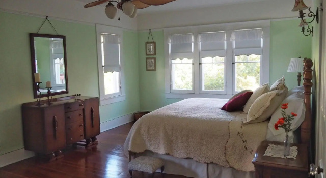 Lady Geneva Bed and Breakfast, Book Bed and Breakfast Medford Rogue Valley