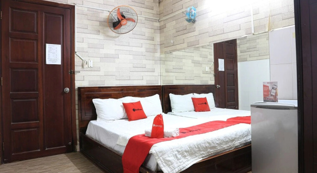 Номер Standard RedDoorz @ Cong Hoa Street