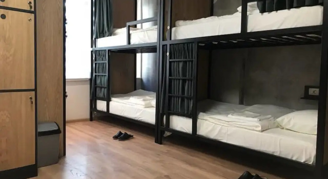 Кровать в общем номере Boulevard Prishtina