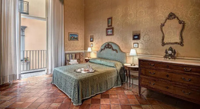 Lady Mary's Tribunali Luxury Suite