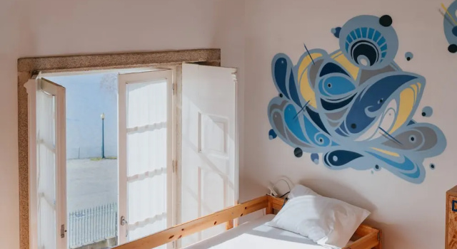 Кровать в общем номере (женский номер) Мансарда с видом на реку Happy Porto Hostel