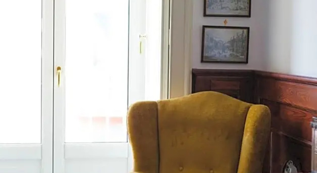 Palazzo Doria dAngri Suites, Забронировать Отель Отели Неаполя с парковкой, рядом с Кафедральный собор Неаполя, Парковка
