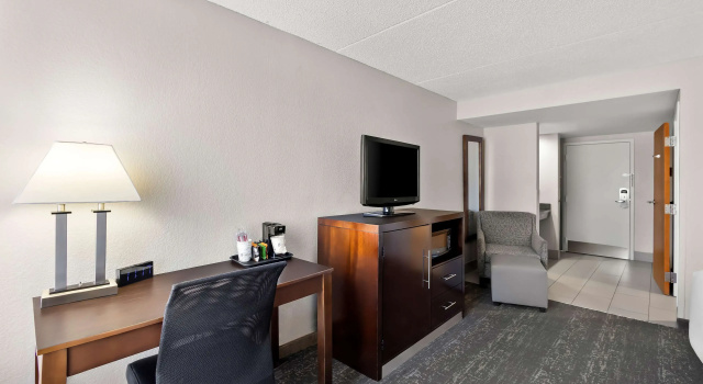 Четырёхместный номер Best Western Luxbury Inn Fort Wayne