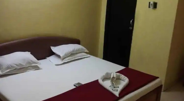 Двухместный номер Deluxe Hotel Manikanta Residency