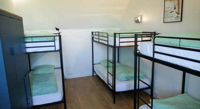 Кровать в общем номере Surf Camp XXIX