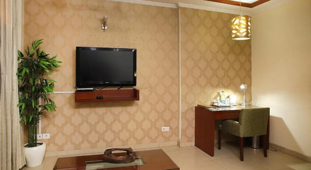 Двухместный номер Deluxe с балконом Ahuja Residency DLF Phase 2