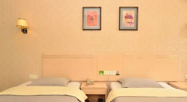 77 Chain Traders Hotel
