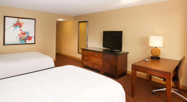 Четырёхместный номер Standard Hilton Orange County/Costa Mesa